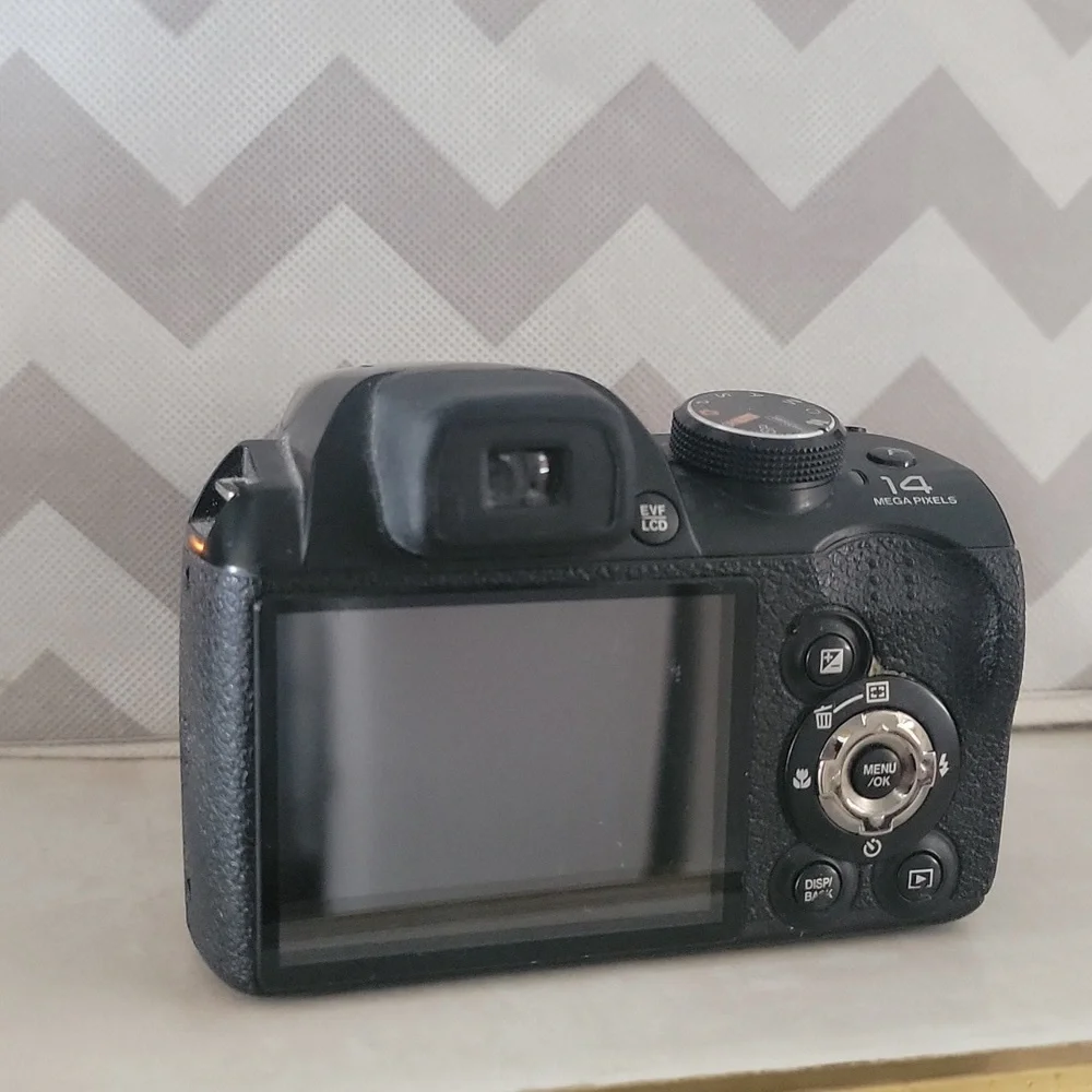 Fujifilm Finepix S 14mp with 24x zoom